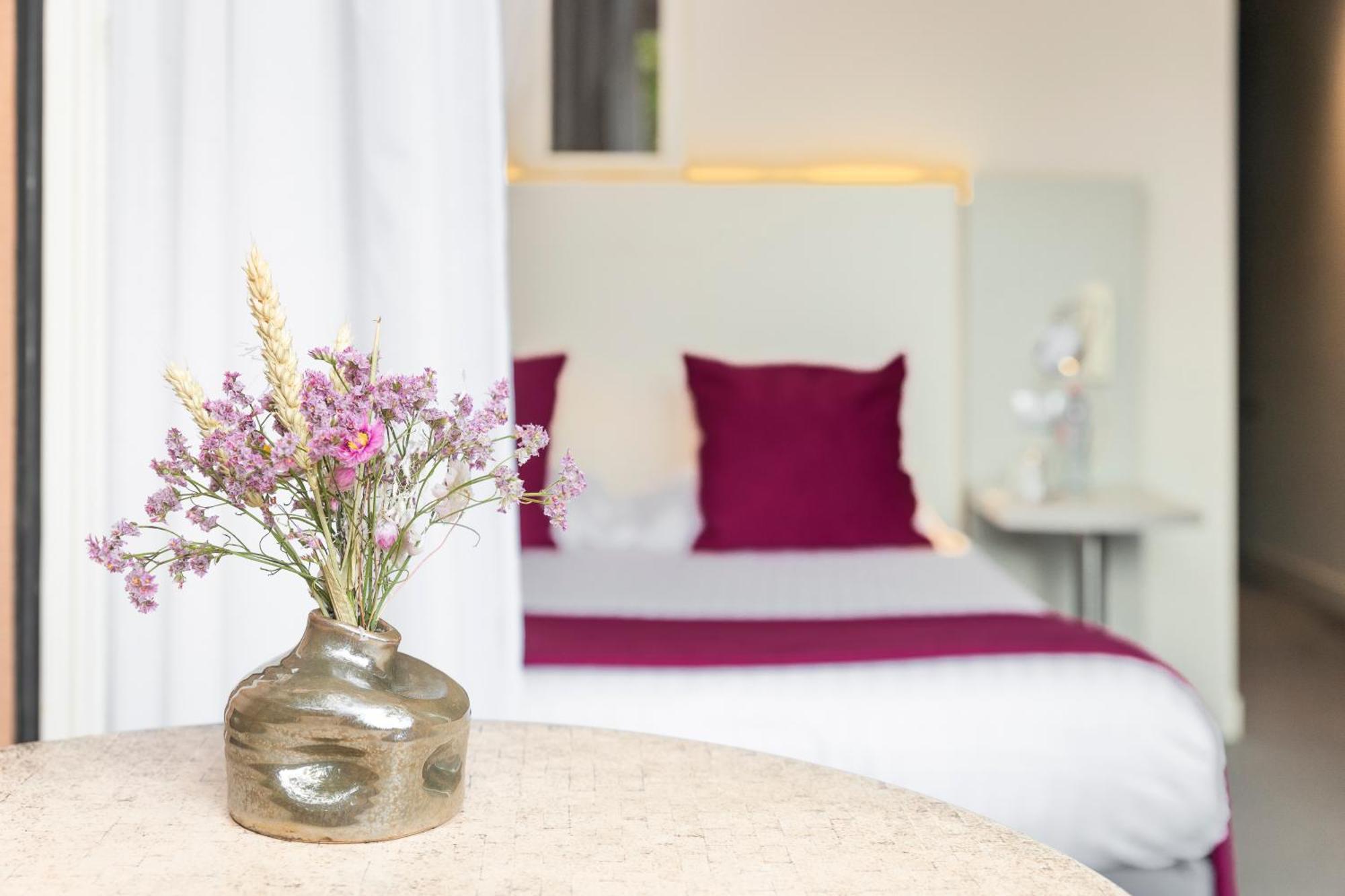 Le Carre D'Alethius Logis Hotel Restaurant Charmes-sur-Rhone 외부 사진
