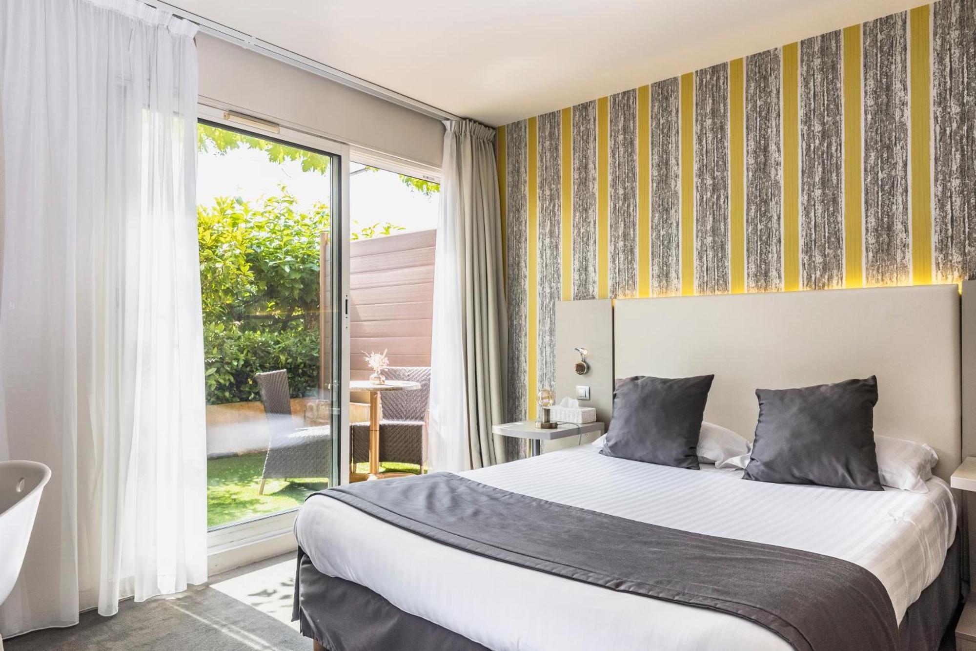 Le Carre D'Alethius Logis Hotel Restaurant Charmes-sur-Rhone 외부 사진