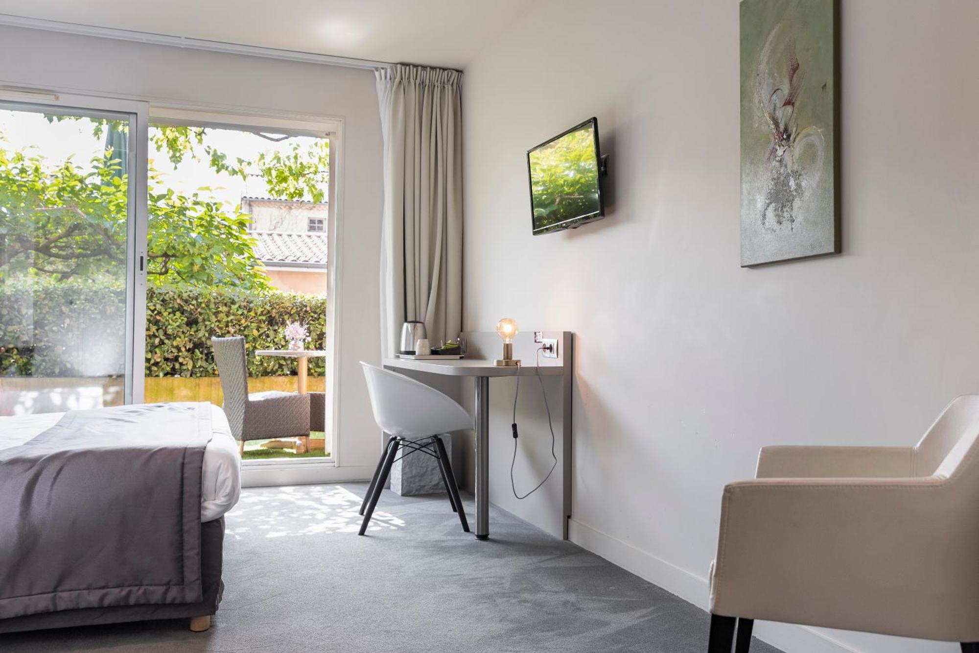 Le Carre D'Alethius Logis Hotel Restaurant Charmes-sur-Rhone 외부 사진
