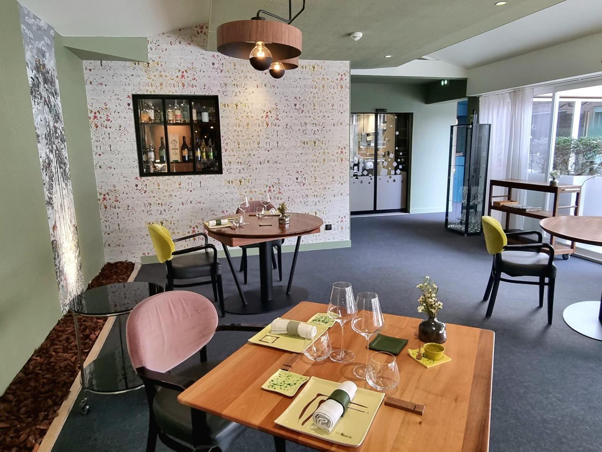 Le Carre D'Alethius Logis Hotel Restaurant Charmes-sur-Rhone 외부 사진