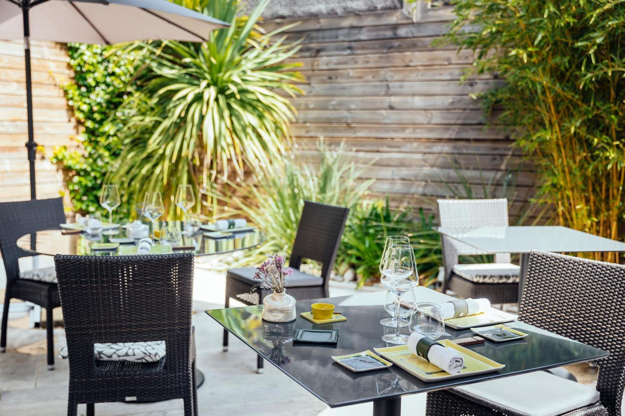 Le Carre D'Alethius Logis Hotel Restaurant Charmes-sur-Rhone 외부 사진